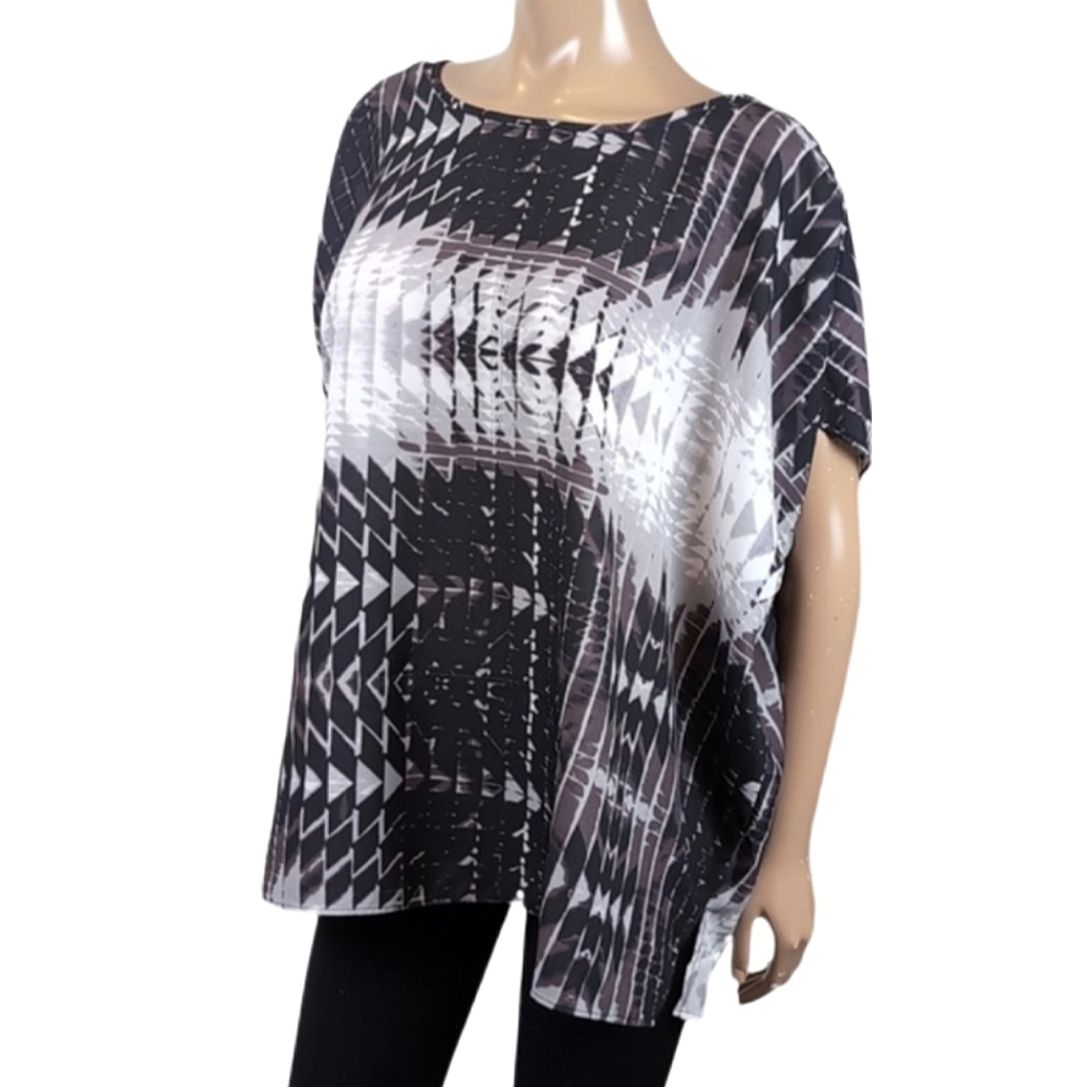 Dex Split Back Tunic Blouse Ombre Geometric Short Sleeve Dolman Top Gray